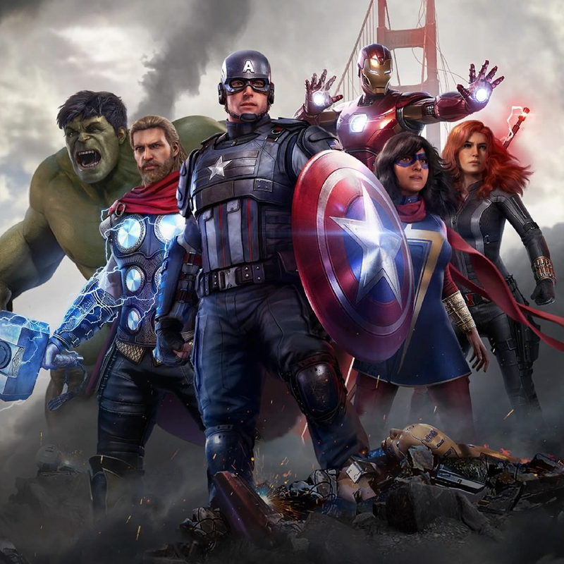 Videojuego Marvel Avengers para PlayStation 5, caja con arte de los héroes Marvel en portada.