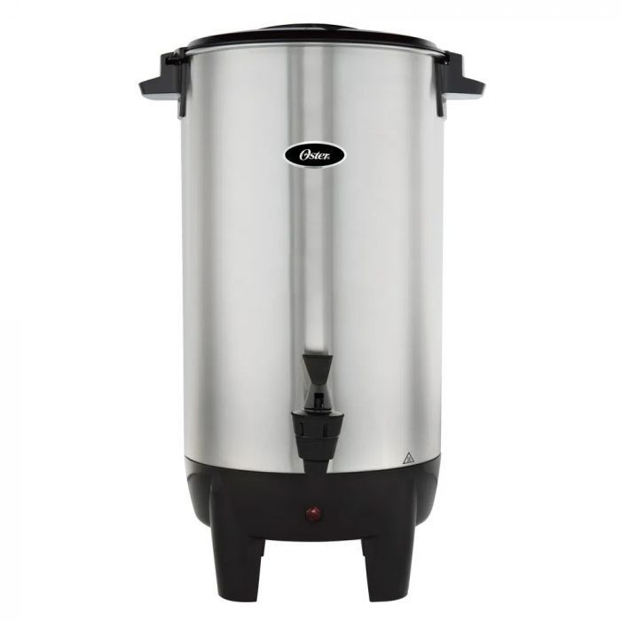 Cafetera percolador Oster de acero inoxidable para 45 tazas, ideal para uso doméstico en el hogar.