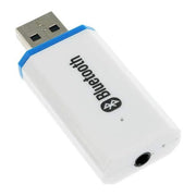 Adaptador de receptor Bluetooth USB para computadoras de la marca 0004, conectado a un puerto USB en una laptop.