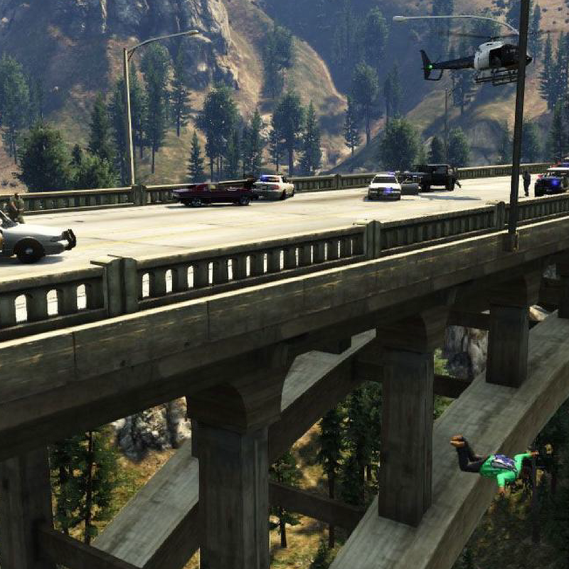 Juego de video Grand Theft Auto V para PlayStation 5, con portada del juego y logo en la caja del producto.