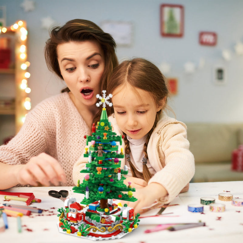 Christmas Tree Building Block Set with LED – 701 Pieces and 24-Day Calendar