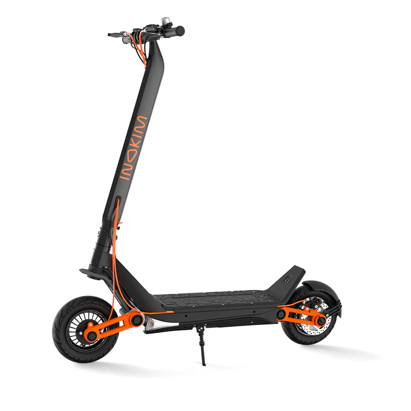 Patines eléctricos Inokim Ox de la marca 0001, vista del scooter con manillar y ruedas en un entorno urbano.