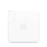 Adaptador de corriente Apple USB-C 110V 96W para portátil, color negro, con conector USB-C y diseño compacto.