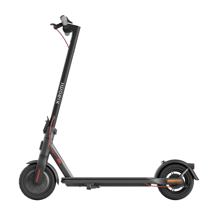 Patines scooter eléctrico Xiaomi Mi 4 Lite con diseño compacto y manillar, visible en la imagen.