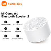 Alt text: Bocina Xiaomi Mi Compact Bluetooth Speaker 2 en color negro, con diseño portátil y botones de control en la parte superior.
