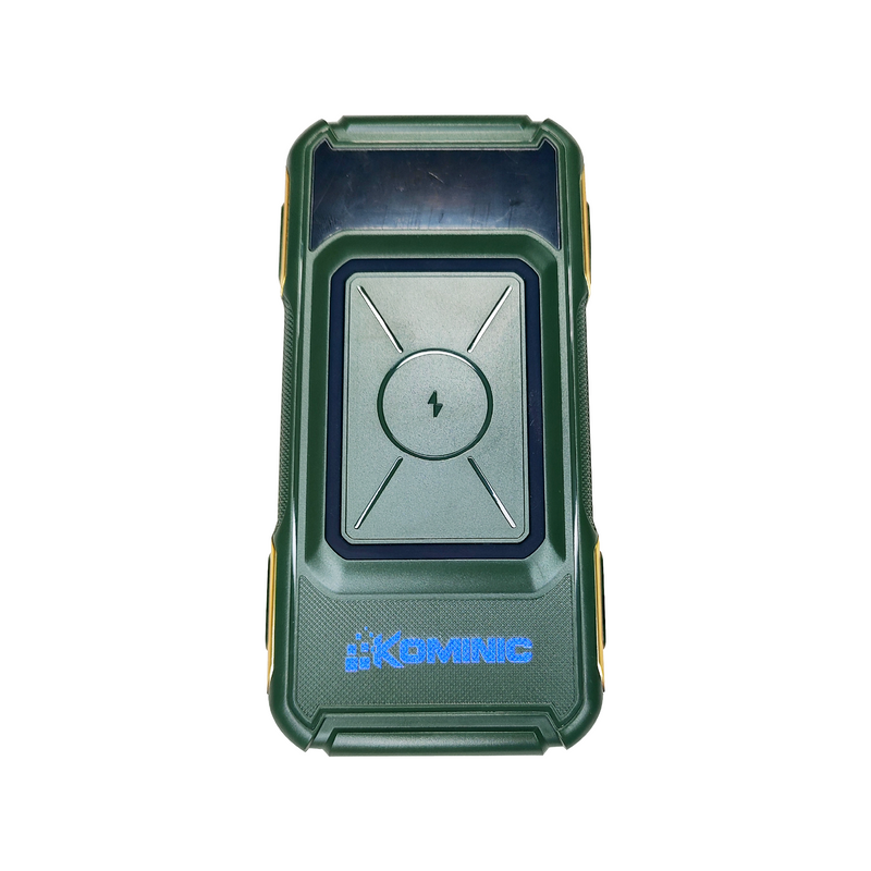 Batería portátil Kominic de 20000 mAh con diseño compacto y puerto de carga múltiple para dispositivos electrónicos.