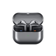 Audífonos Samsung Galaxy Buds 3 en color gris, con diseño inalámbrico y estuche de carga compacto.
